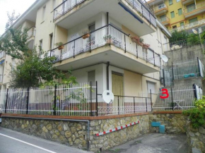 Monolocale n 3 vicino alla spiaggia con dehor Laigueglia